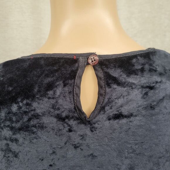 Stark X Velvet Velour Top with Shark Bite Sides Women's Size Medium Charcoal - Picture 4 of 12
